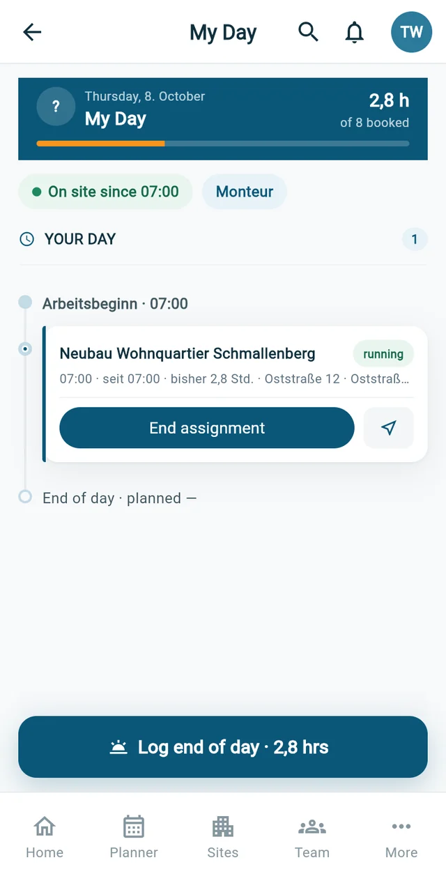 Tecto on the phone: “My Day” with a running assignment